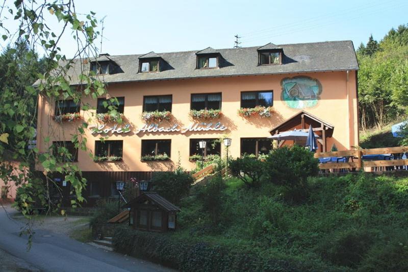 Waldhotel Albachmuehle Mit Albacher Stuben Wasserliesch Luaran gambar