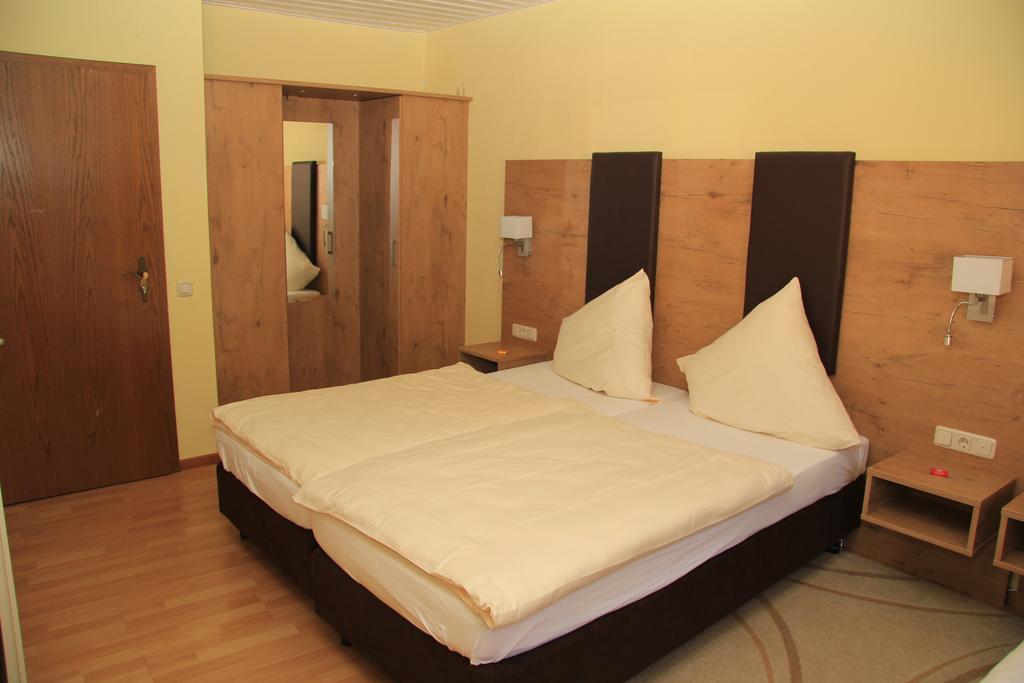 Waldhotel Albachmuehle Mit Albacher Stuben Wasserliesch Luaran gambar